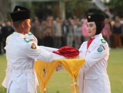 Penurunan Bendera Merah Putih di Alun-alun Kraksaan